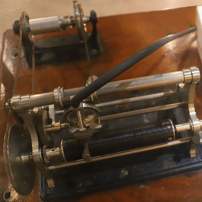 Photo d’un graphophone en exposition Photo d’un graphophone en exposition